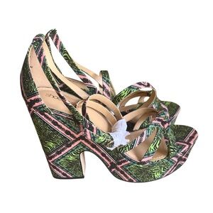 Shoe Dazzle Women Sandals 9m
Green Floral Open Toe Strappy
Platform Heel Shoes